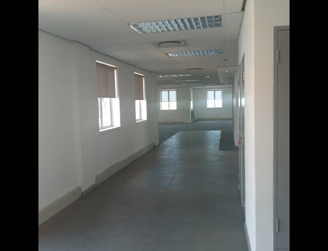 2,422M² OFFICE TO LET IN BRYANSTON